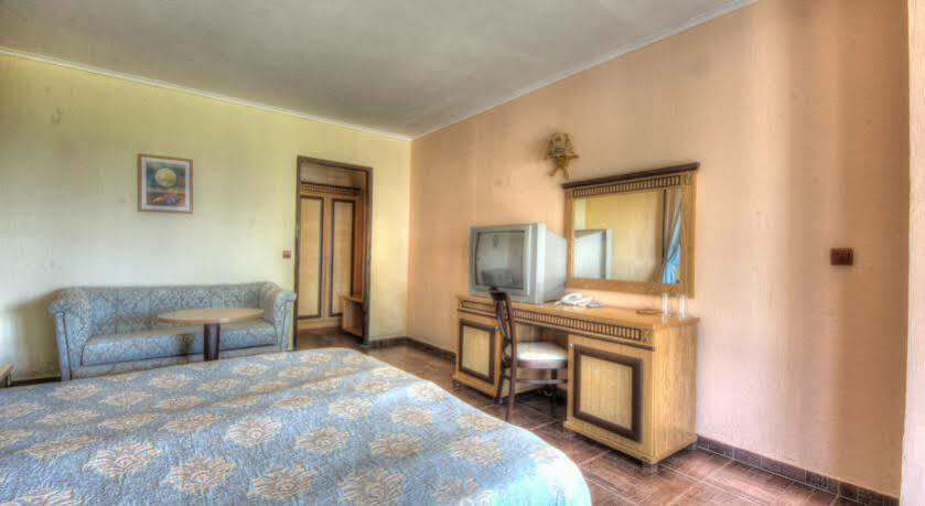 Andalucia Beach Hotel Елените Экстерьер фото